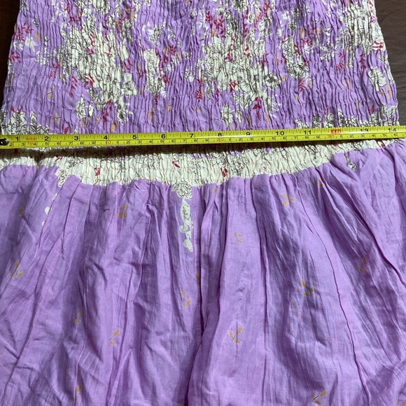 Sexy plunging neckline lilac coloured vacation dress in size M. - Picture 7 of 7